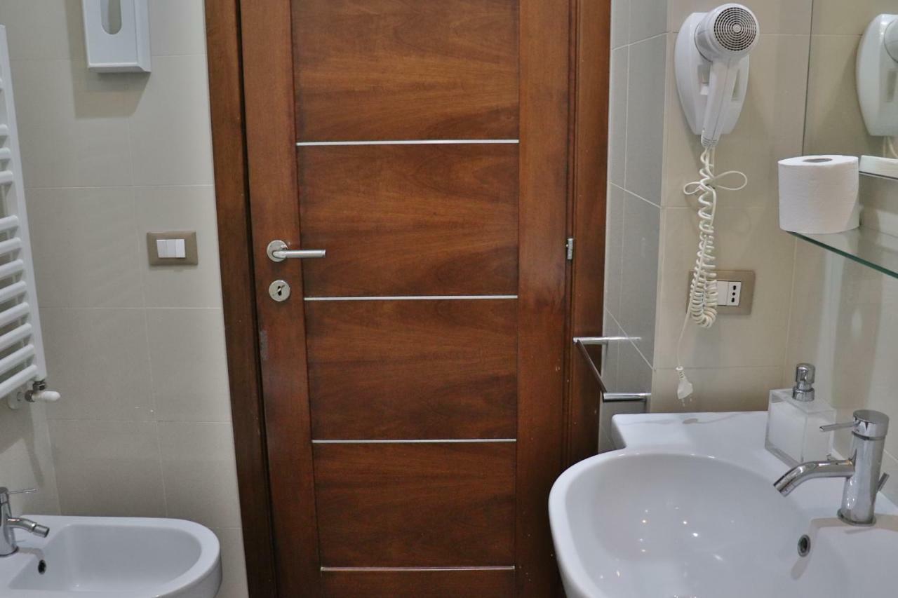 B&B Gaudium Colosseo โรม ภายนอก รูปภาพ